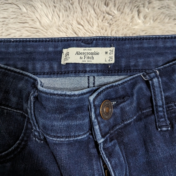 Abercrombie &Fitch jeans - Picture 2 of 3